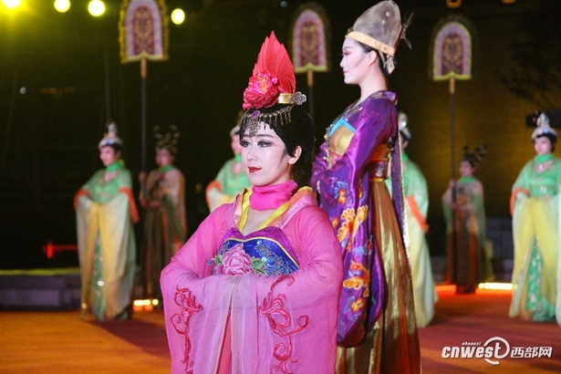 中华文明标识之旅 香港百团万人游西安活动盛大启幕